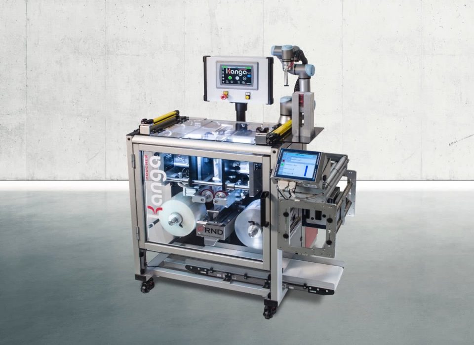 11-mdc-kanga-poucher-with-robo-1200 Kanga Poucher with Universal Robots